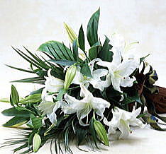 札幌｜葬儀｜フアラワーアレンジメント｜ボリューム感のゆり供花です。